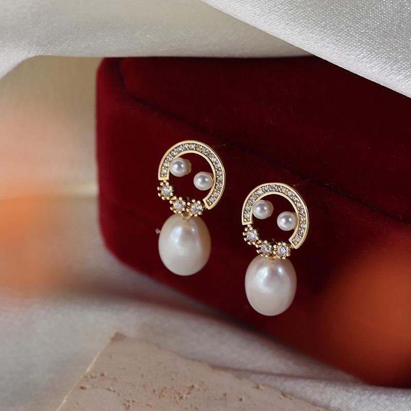 Natural Freshwater Pearl Stud Earrings with Zircon Inlay and Copper Gold-Plated 925 Silver Needle