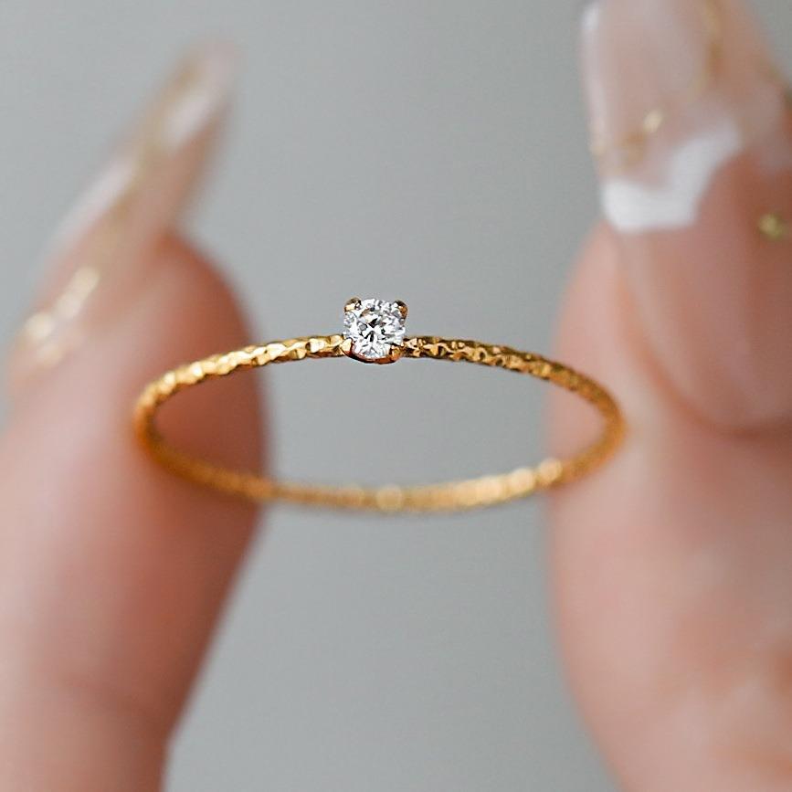Elegant 18K Gold-Plated Diamond Minimalist Titanium Ring for Women Size 6