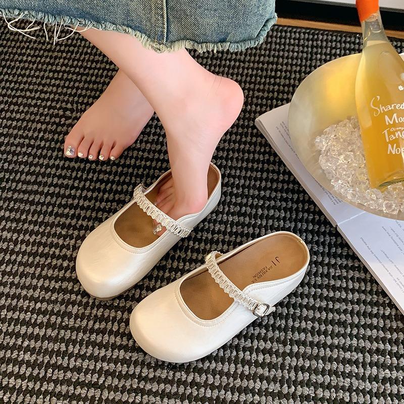 A New Style of Thick-soled Height-increasing Shoes with A Toe Cap and A Half-slipper A Single Cool Flip-top Shoe