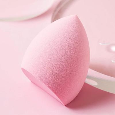 Wassertropfen-Schminkquaste