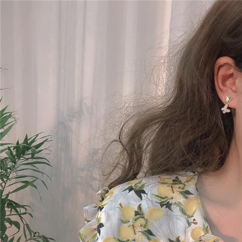 Super exquisite butterfly earrings~ super fairy white sweet small fresh temperament retro Hong Kong style ins stud earrings earrings