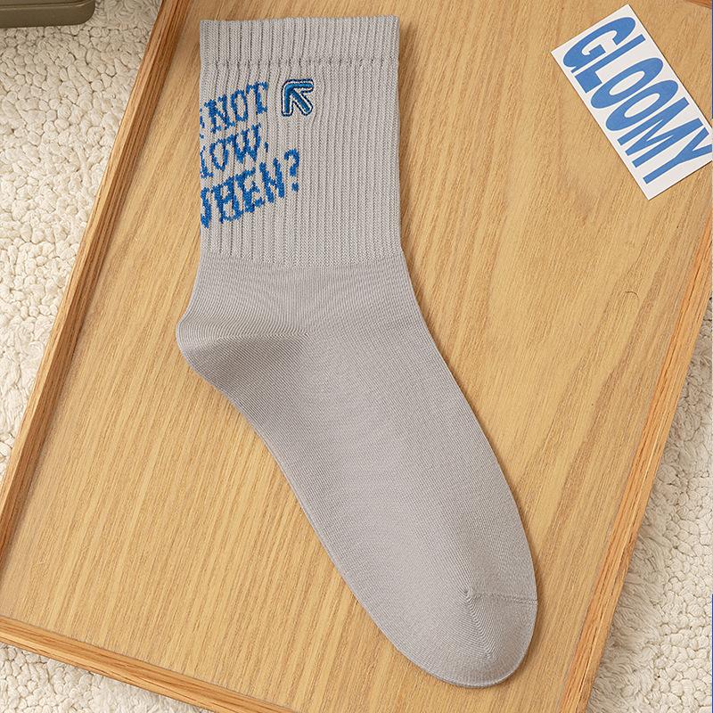 Men's New Autumn Embroidery Arrow Trend Letter Movement Boneless Tube Socks