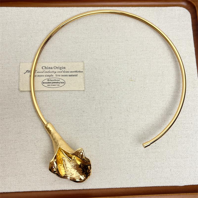 Statement Calla Lily Enamel Choker Necklace for Women Gold Color Open Collar Floral Torque Necklace Elegant Party Jewelry Gift
