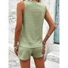 Dwuczęściowy Zestaw, Lekko Elastyczny Materiał Top z Dekoltem w Serek z Imitacją Guzików, Top Bez Rękawów i Szorty, Casual Wakacyjny.