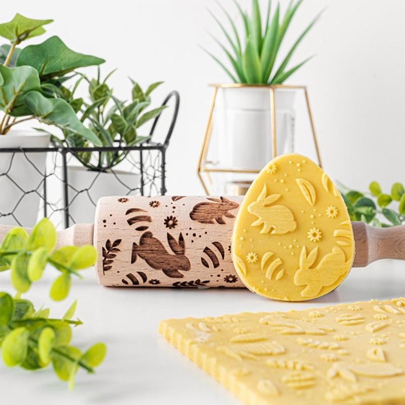 Easter Pattern Rolling Pin Rabbits Carrot Engraved Solid Wood Embossed Cookie Rolling Pin Pastry Dough Flour Roller