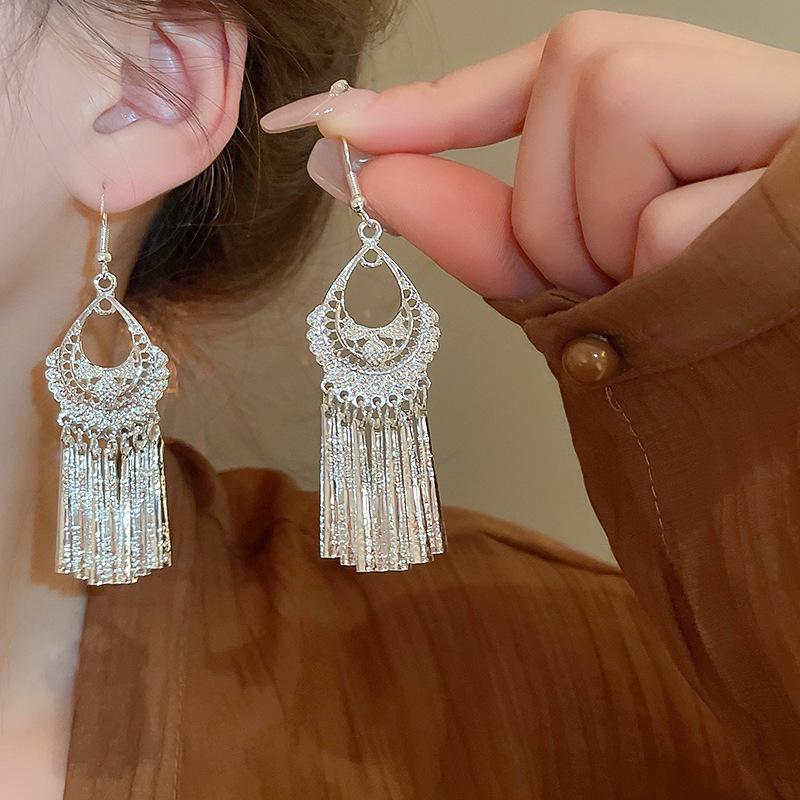 Ethnic Geometric Water Drop Tassel Earrings: Retro Design with Niche Temperament and High-Class Feel in National Style
