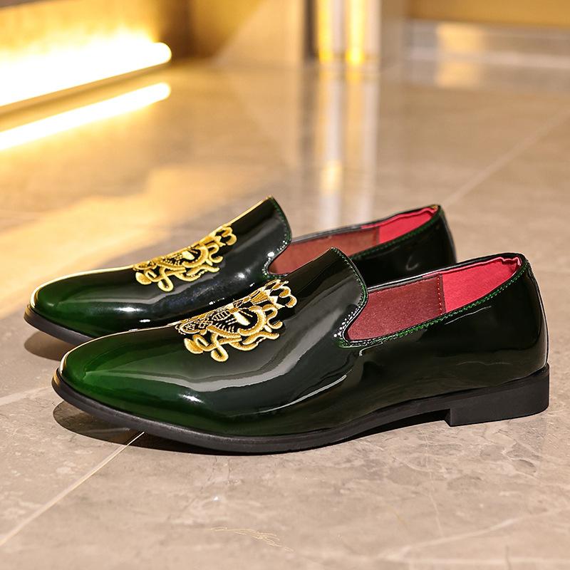 Trend New Men's Pointed Glossy Embroidery Slip On Shoes Male Flats Dress Loafers Homecoming Pageant Footwear Zapatos Hombre