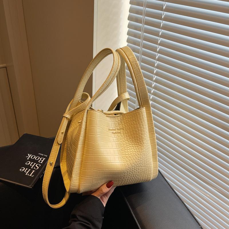 

Нишевая простая сумка-тоут с узором крокодила, женская, лето 2025, новая, высококлассная сумка-мессенджер, сумка-ведро жёлтый