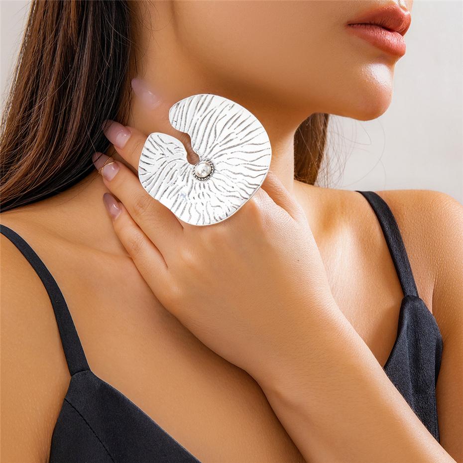 

Unique Exaggerated Big Lotus Leaf Adjustable Torques Choker Necklace for Women Trendy Geometric Chain Grunge Jewelry Steampunk