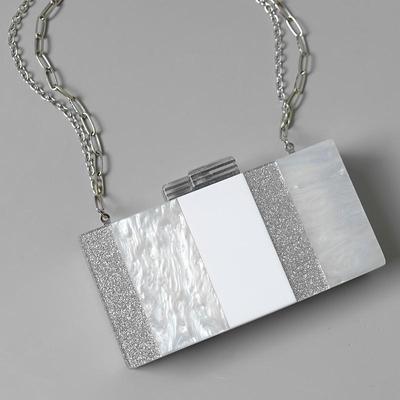 Nueva moda, bolso de mano a la moda para mujer, bolsos a rayas plateadas y blancas, bolso de noche acrílico de lujo con lentejuelas, caja de boda para mujer, bolso de mano