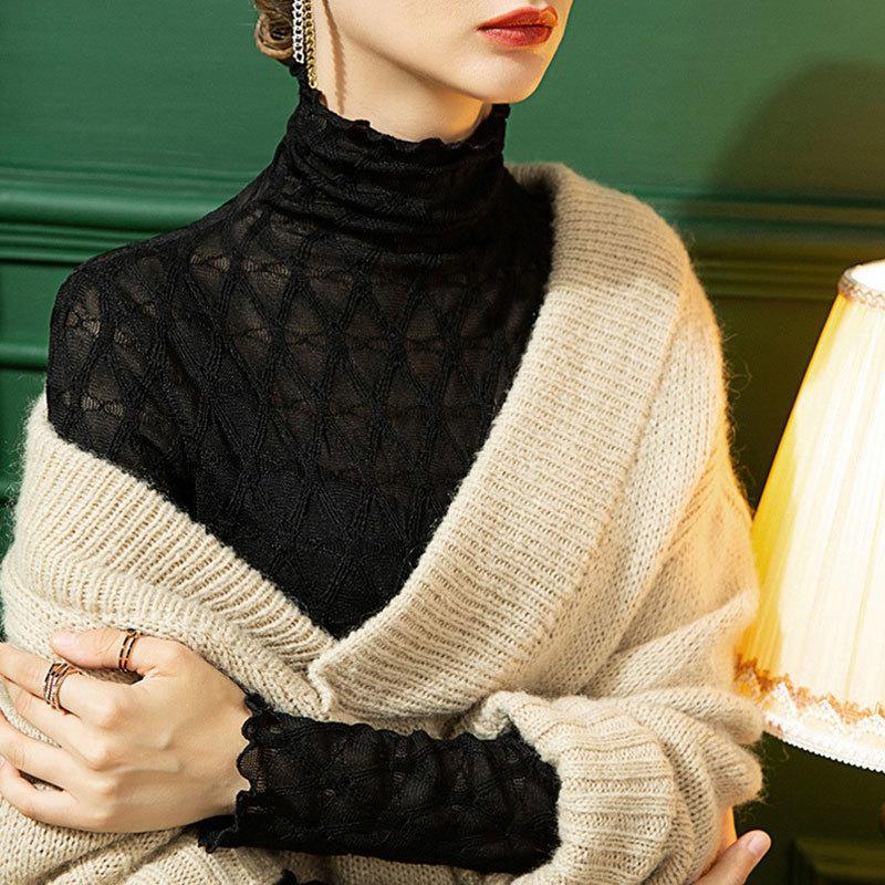 Czarna koronkowa warstwa bazowa dla kobiet na jesień i zimę, z długim rękawem i dopasowanym krojem, pod spodem siateczkowy top z polarowym kołnierzem