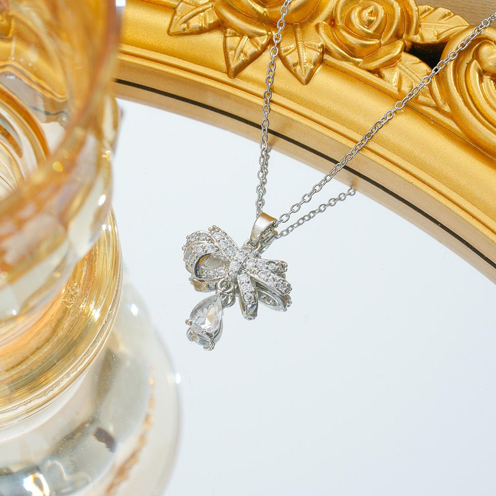 Conjunto de Colar e Brincos de Zircônia de Luxo Leve de Nicho com Diamante Brilhante em Forma de Laço para Mulheres