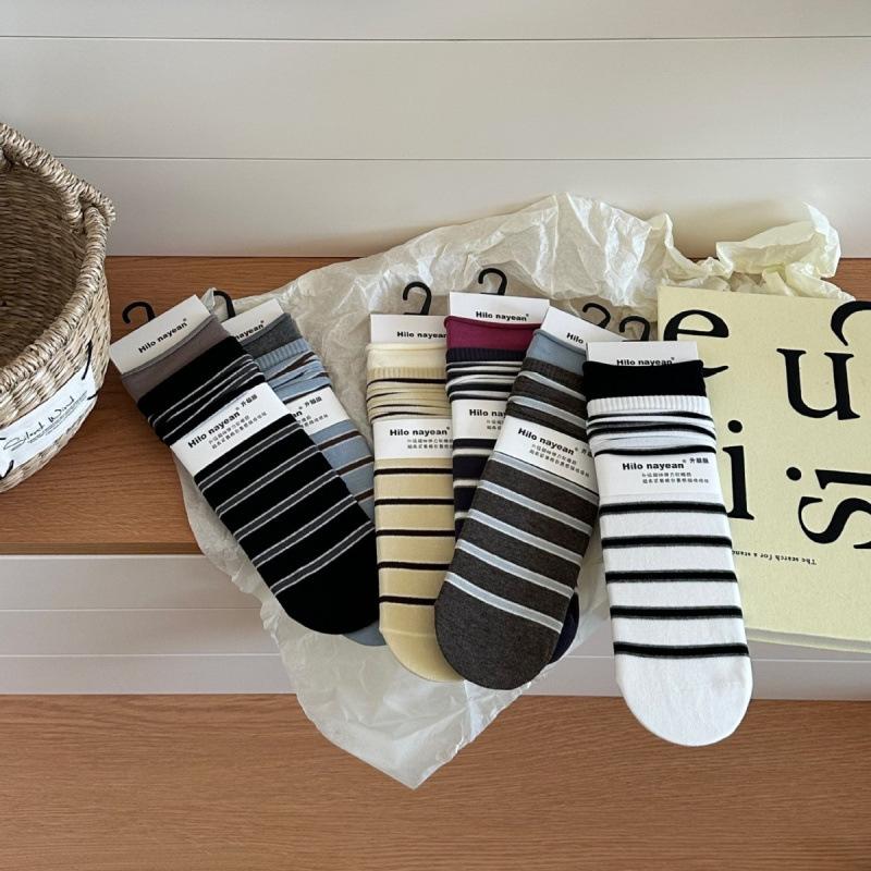 Nanye Striped Contrasting Color Boneless Stacking Socks Medium Tube Horizontal Strip Curling Women'S Socks Simple Versatile Socks
