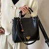 IELGY Hand-Carrying Bucket Bag One-Shoulder Large-Capacity Tote Bag Commuter Messenger Bag
