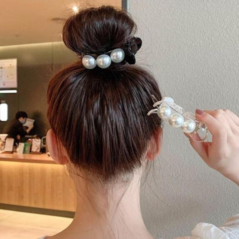 Wang Jinju s poop-hair fixing clip