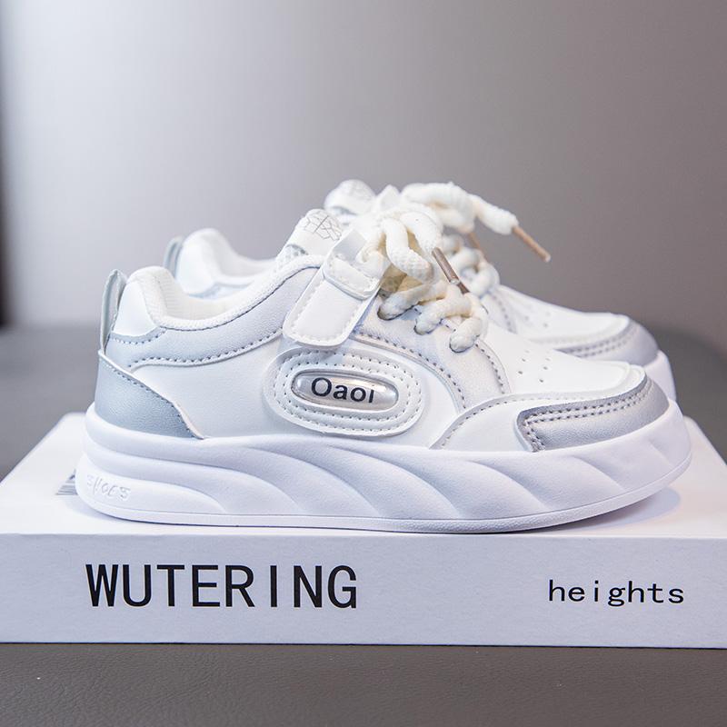 

Детская мода, дышащая обувь Casaul с низким берцем для скейтбординга, студентов, детей, спортивная обувь для бега на мягкой подошве, удобные кроссовки для мальчиков и девочек 26 серебряный