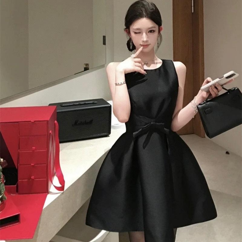 Elegant Sleeveless Spring Dress with Bow Decoration