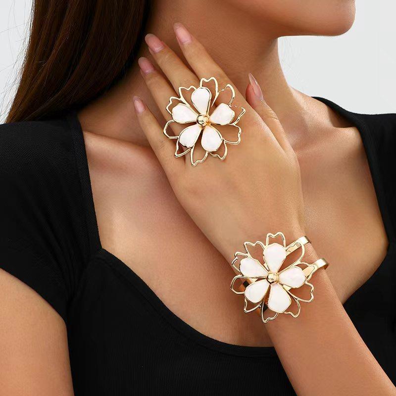 Color sweet small fresh oil dripping flower bracelet ring set design sense hollow double petals