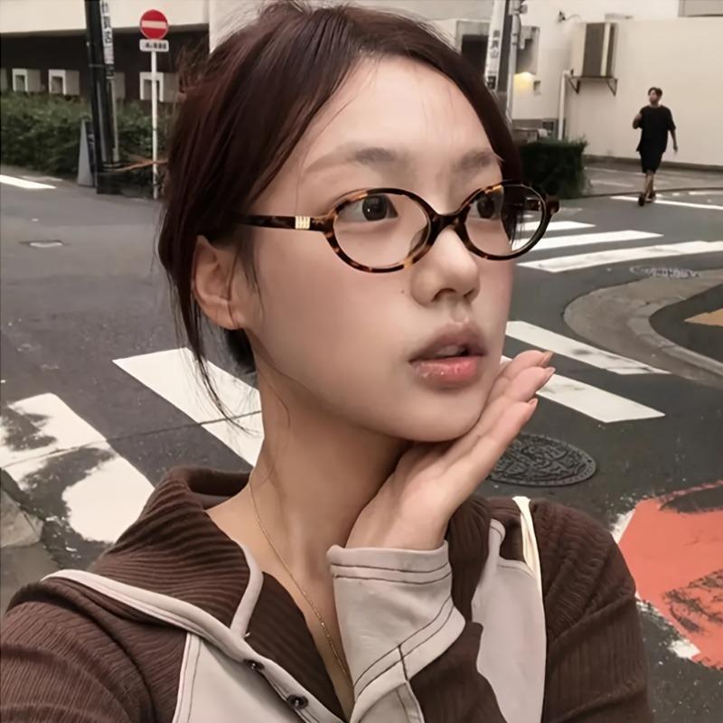 

Vintage-Inspired Oval Frame Reading Glasses Ideal for Street Style Pography Everyday Fashion Glasses
