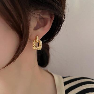 Nouveau design 2025: Boucles d'oreilles géométriques personnalisées – Style européen et américain polyvalent pour femmes