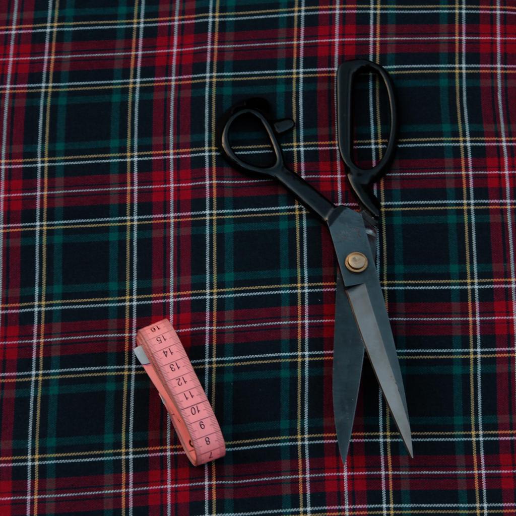 Tkanina bawełniana w kratkę w kolorze zielono-czerwonym, 180 GSM, szerokość 145 cm