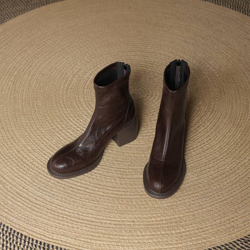 Autumn and Winter Leather Women's Large-size Martin Boots Round Head Korean Version Comfortable Rear Zipper High Heel Solid Color New Medium Boots