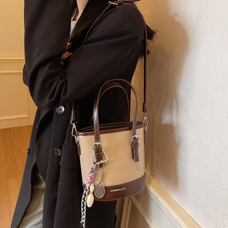 Retro Fashion Bucket Bag Women'S Winter Shoulder Oblique Span Bag Niche Casual Underarm Bag