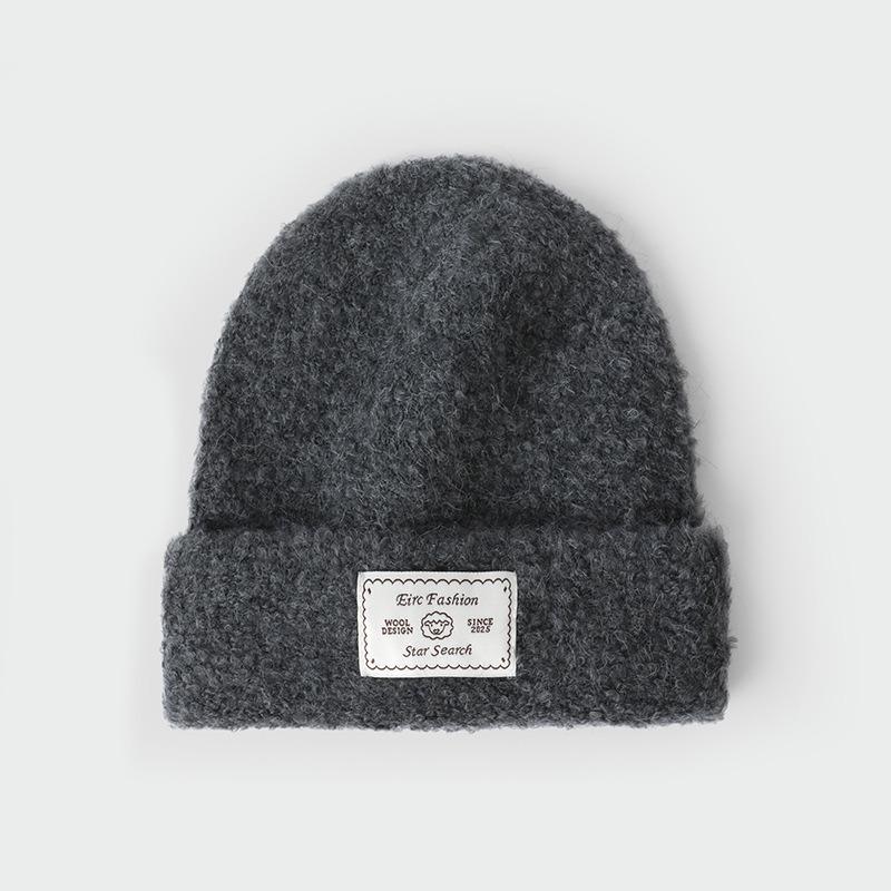 

Осенне-зимняя шапка из вязаного трикотажа с бархатной нашивкой в виде круга, теплая и холодостойкая, женская универсальная повседневная шапка-пуловер от холода average size (56-58cm)