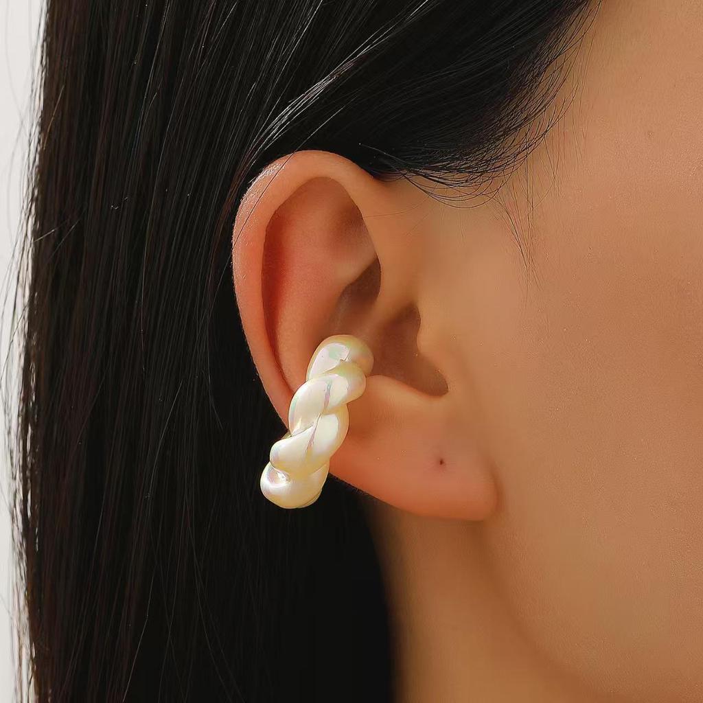 Chic European & American Oval Hollow Electroplated Ear Clip Earrings