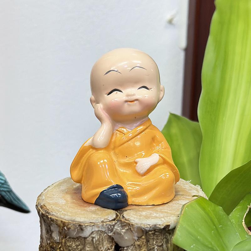 Vier Niet Kleine Monnik Hars Voertuig Decoratief Stuk Auto Ornament Tafeldecoratie Decoratief Item
