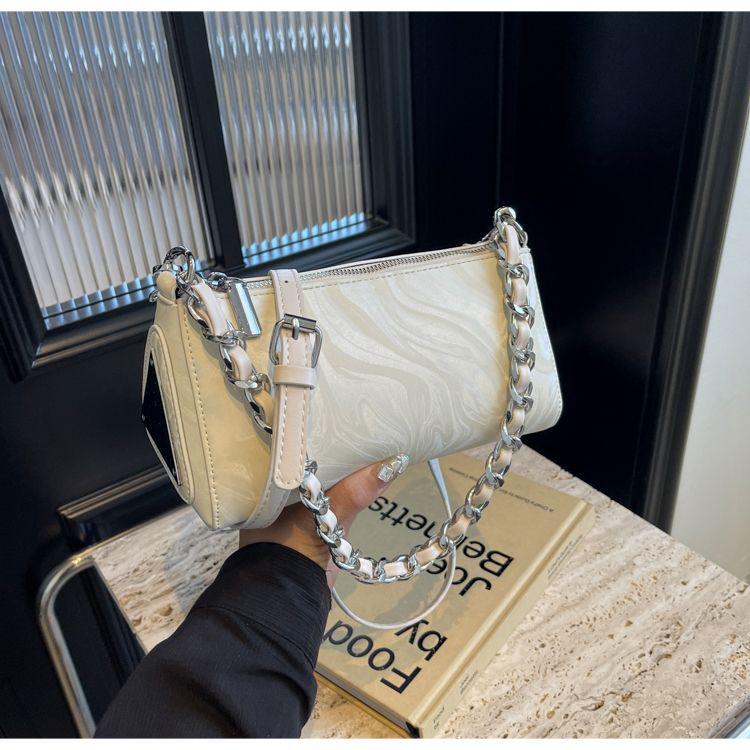 Универсальная дорожная сумка-цепочка: 2025 Корейская Мода Треугольная Сумка Кроссбоди для Женщин грязно-белый