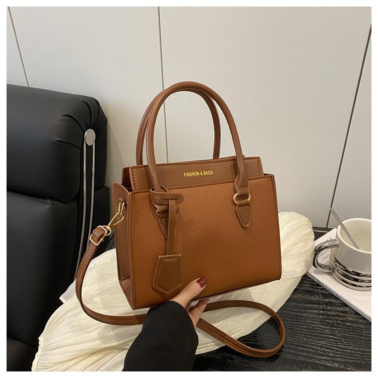 

Однотонный цвет популярен в этом году для женщин новый модный повседневный дизайн модная и простая наплечная сумка кроссбоди портативная маленькая квадратная сумка коричневый