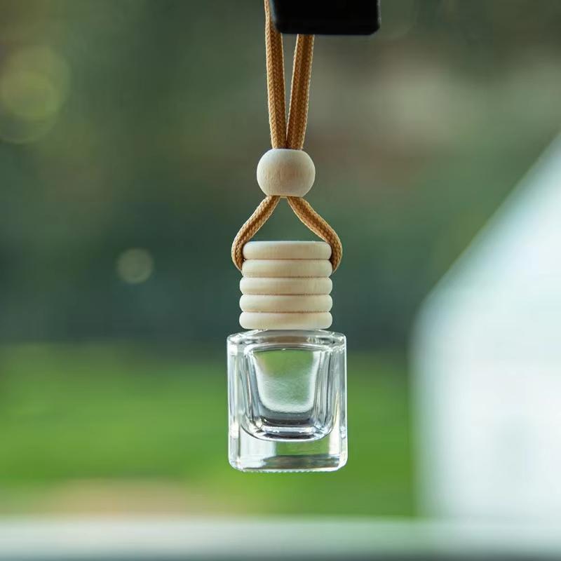 1Pcs Small Round Cap Empty Pendant Ornament Car Essential Oil Diffuser Fragrance Air Freshener Scent Perfume Bottle