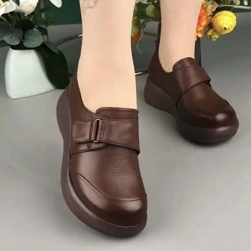 

Spring, summer and autumn four-season mothers, middle-aged and elderly wedge heels, comfortable and soft soles, casual Doudou Loafu mother women s sh 40 темно-коричневого