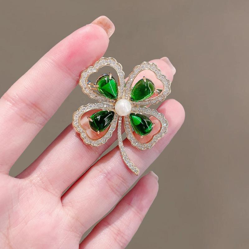 Delicate full diamond four-leaf clover brooch, high-end femininity lucky grass brooch, new anti-light/St. Patrick's