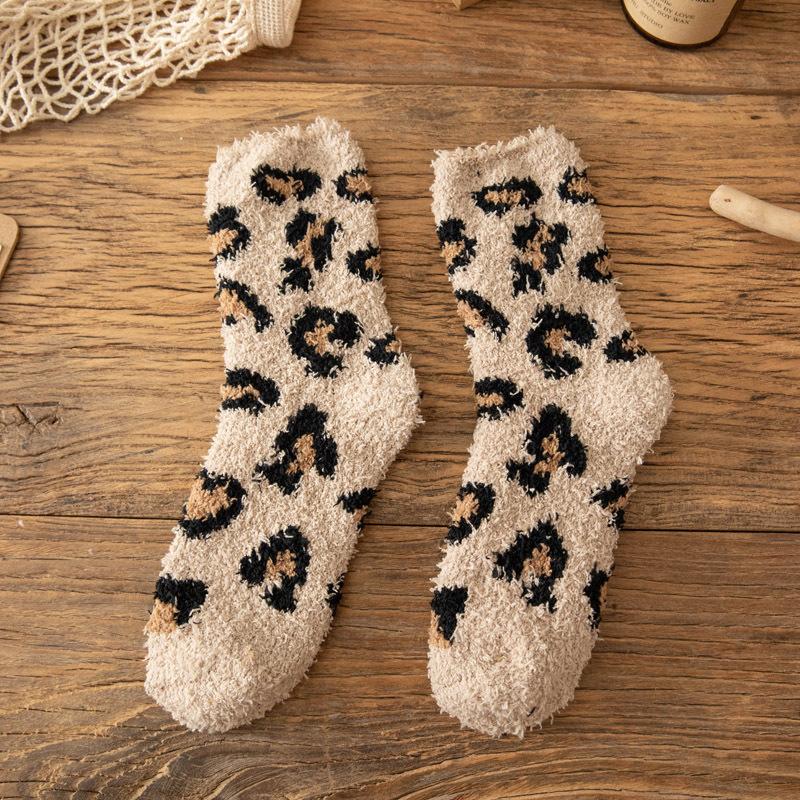 5/10 Pairs Comfortable Casual Coral Velvet Socks for Women Thickened Mid Calf Socks Cute Cow Spot Fleece Lined Floor Socks Home Warm Sleep Socks