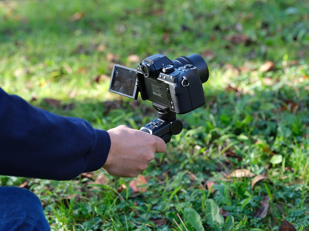 FUJIFILM Handgriff-Stativ mit Fernaufnahmefunktion, Selfie, Aufnahmen aus niedrigem Winkel, Gruppenaufnahmetisch, Foto, staubdicht, spritzwassergeschützt, niedrige Temperaturen