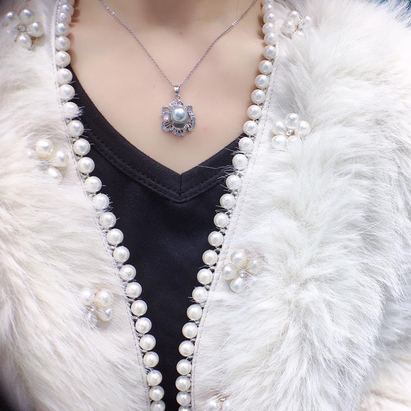 3D Flower Freshwater Pearl Pendant Necklace for Women, 18K Gold-Plated, 8-9mm, Elegant Clavicle Chain.
