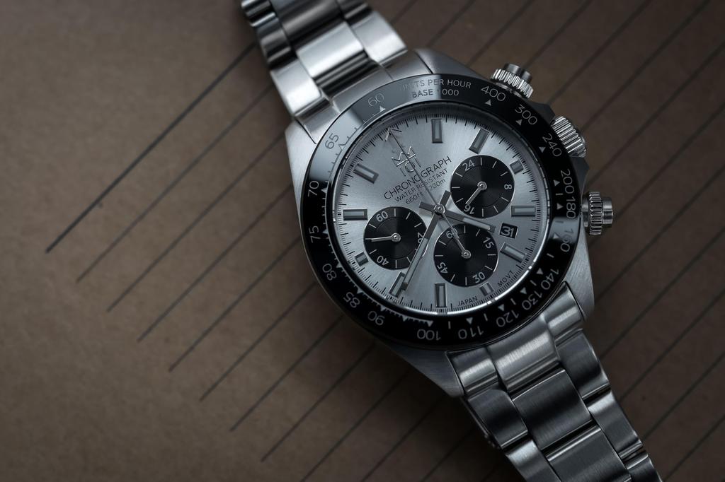HYAKUICHI 101 Diver's Chronograph Watch, Men's, 20 ATM Water Resistant, Date Display, Quartz Movement, Ceramic Bezel, Silver Panda Design, SSV
