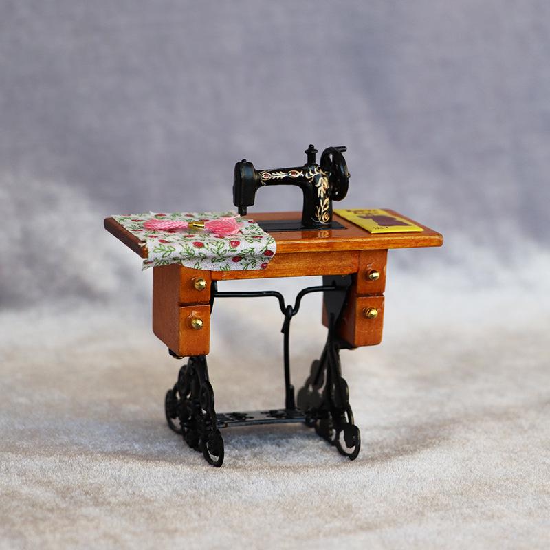 1:12 Dollhouse Miniature Retro Sewing Machine & Scissors Model Accessories
