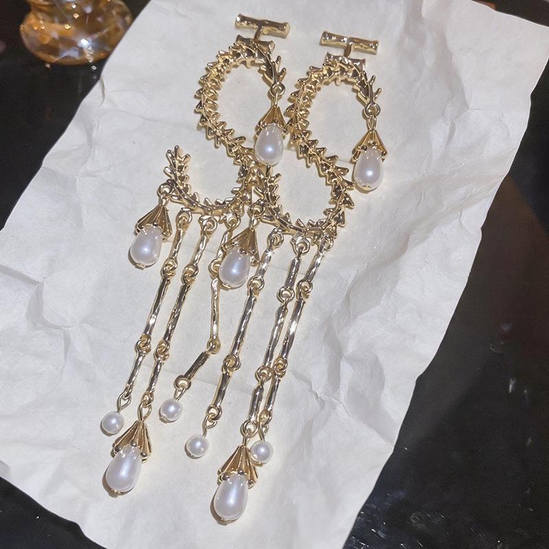 High-End Metal 'S' Pearl Tassel Earrings - Exquisite Light Luxury Jewelry
