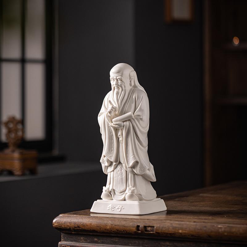 Chinesisches Feng Shui zeigt eine Statue von Laozi und Konfuzius, eine Skulptur aus weißem Porzellan, eine Schreibtischdekoration, eine Statue von Co