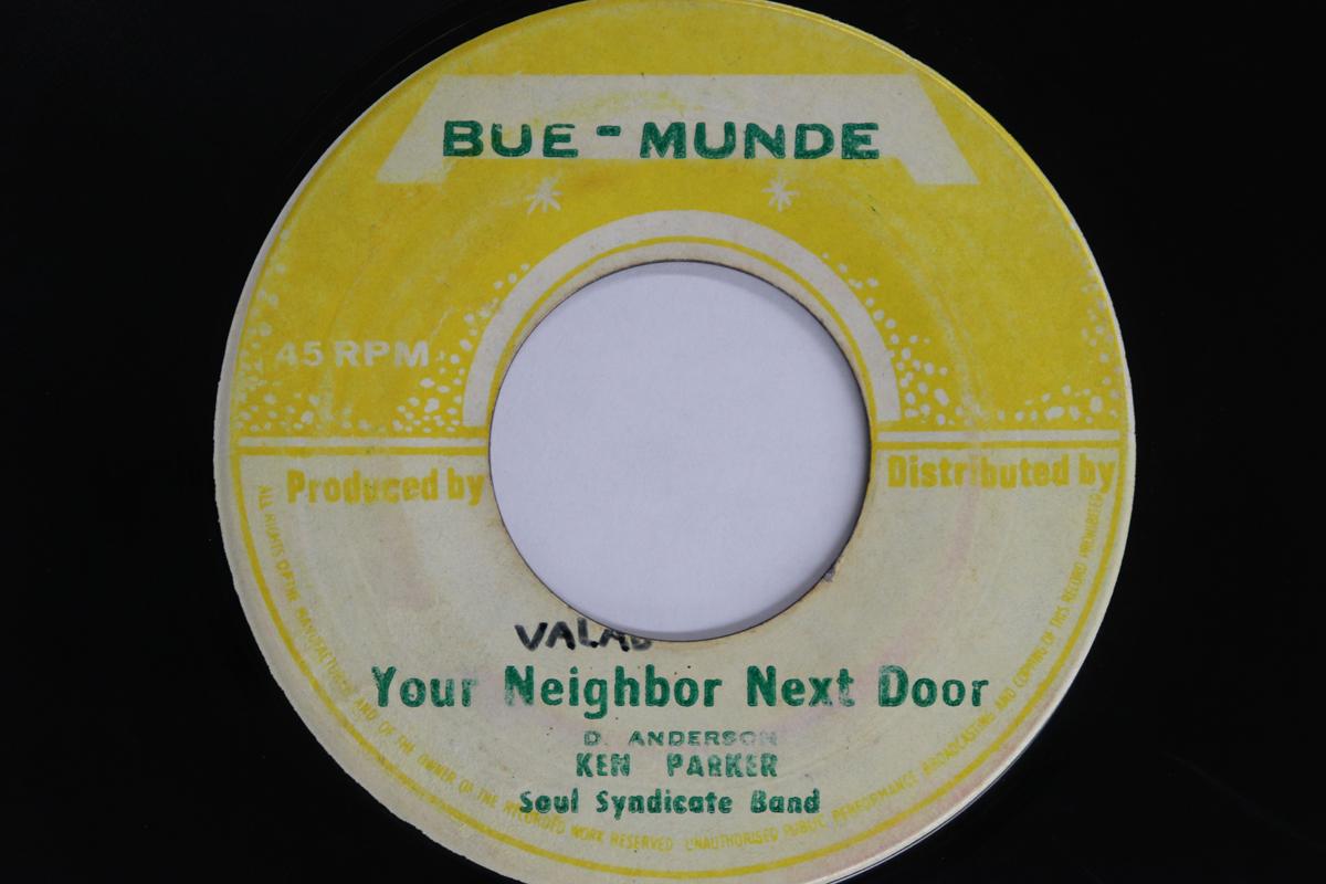 

7-дюймовая пластинка КЕН ПАРКЕР Ваш сосед за дверью Посчитай свой НОЛЬ BUEMUNDE 1974 Ямайка Регги Ска Даб Б/У