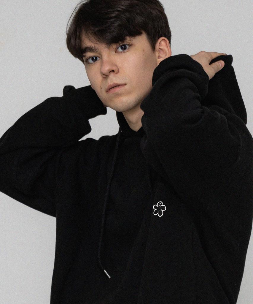 [Unisex] Black Odd Flower Embroidered Hoodie_Black