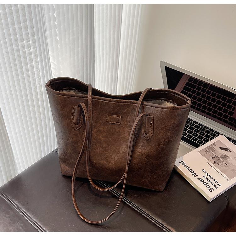 Large-capacity Retro Bag Women's Autumn and Winter Versatile New Casual Simple Shoulder Bag Commuter Tote Bag