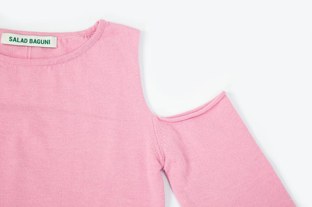 SALAD BAGUNI Compact Off-Shoulder Pullover_Pink