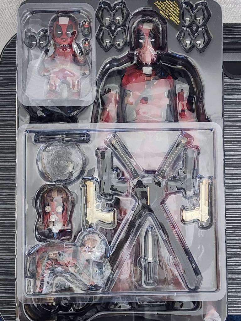 [USED] Excellent Condition Hot Toys Deadpool with Bonus Accessories