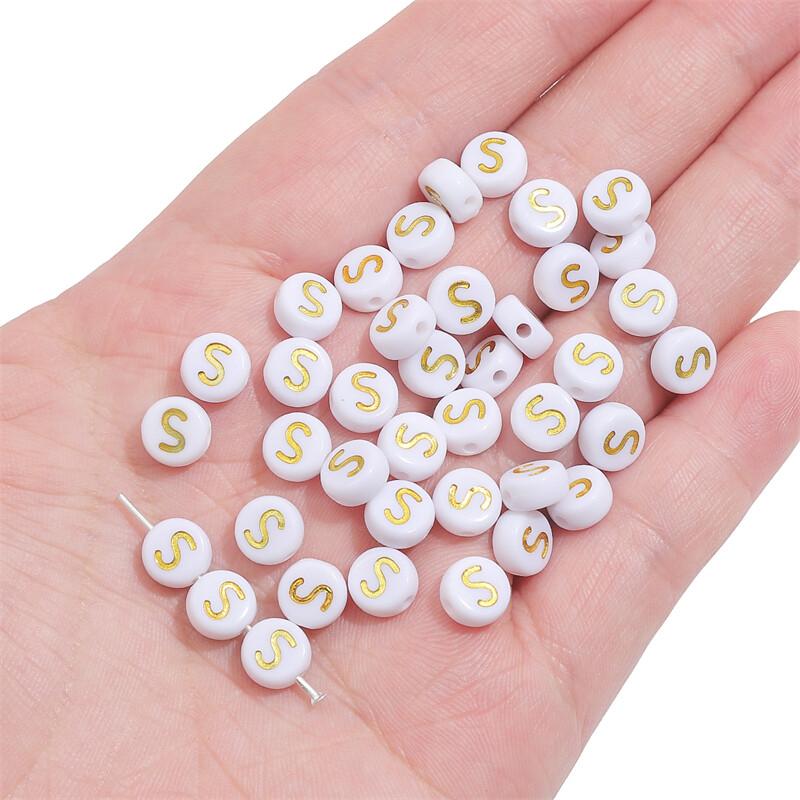 50 ks Akrylové zlaté A-Z anglické písmenkové korálky Ploché kulaté korálky s abecedou pro výrobu šperků DIY Pár Přátelství Náramek Náhrdelník