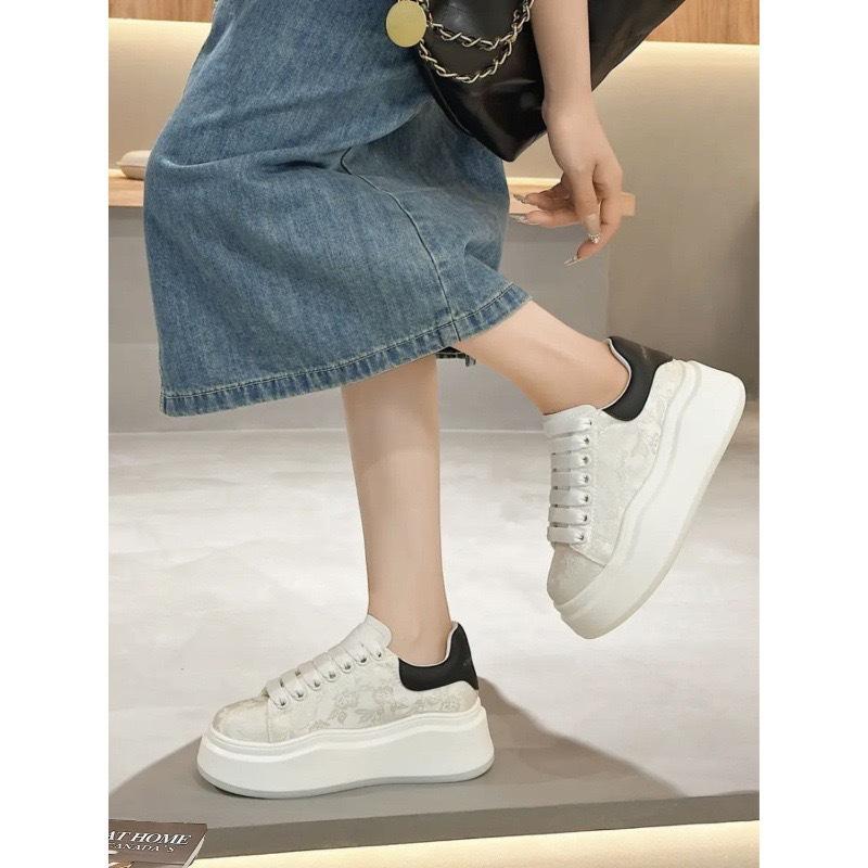 Guofeng Xiaobai Shoes Women's 2025 New Popular Autumn Height Increase Platform Women's Shoes Versatile Sports Board Shoes Guochao