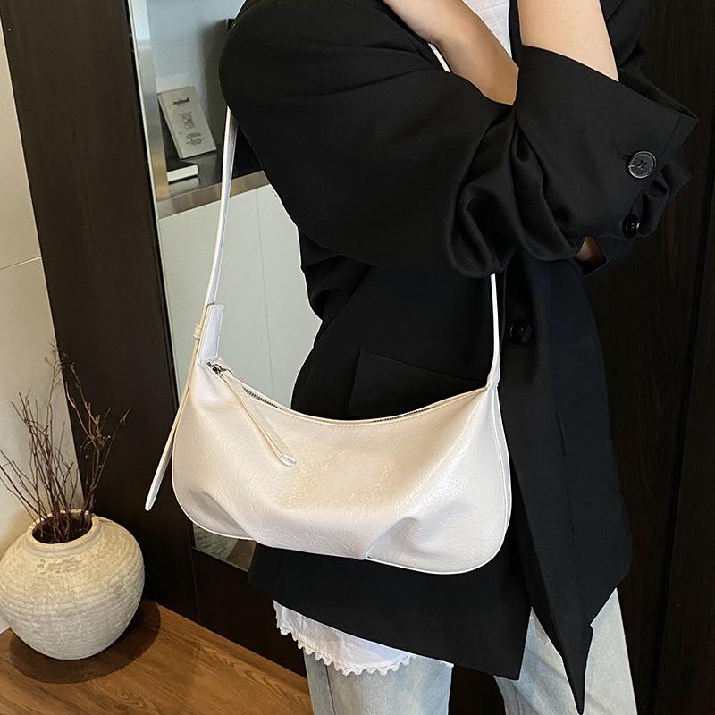 Today's popular large-capacity dumpling bag women's new fashionable simple and versatile shoulder messenger bag